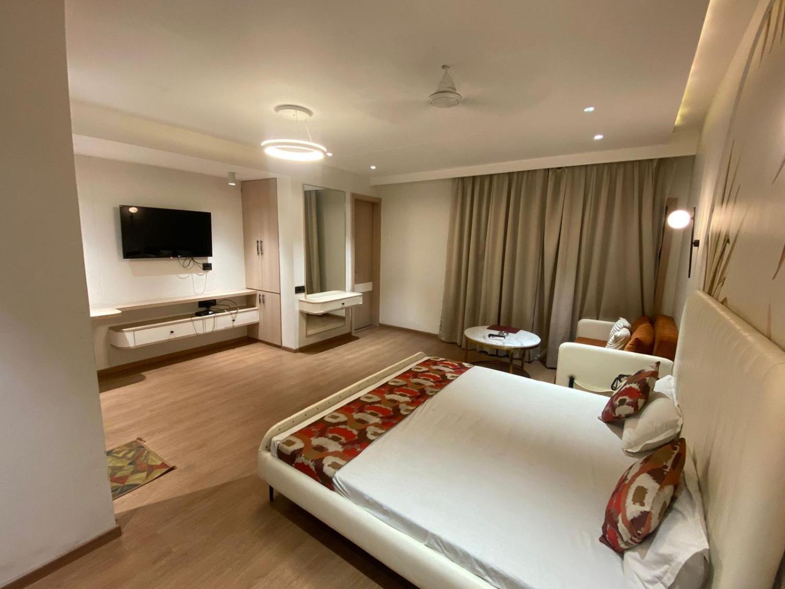 Hotel Banjara ボーパール エクステリア 写真