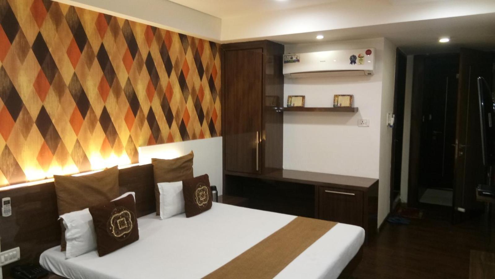Hotel Banjara ボーパール エクステリア 写真